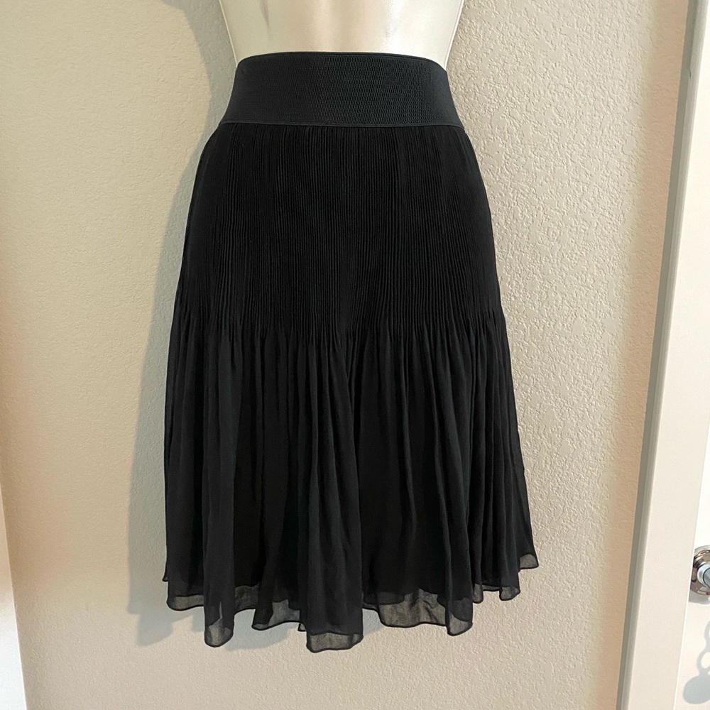NWOT Guess by Marciano black skirt. Sz 6